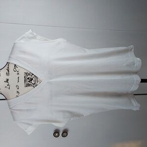 Athleta- Womens White Adventure Top V Neckline Soft Athleisure Sz.Large